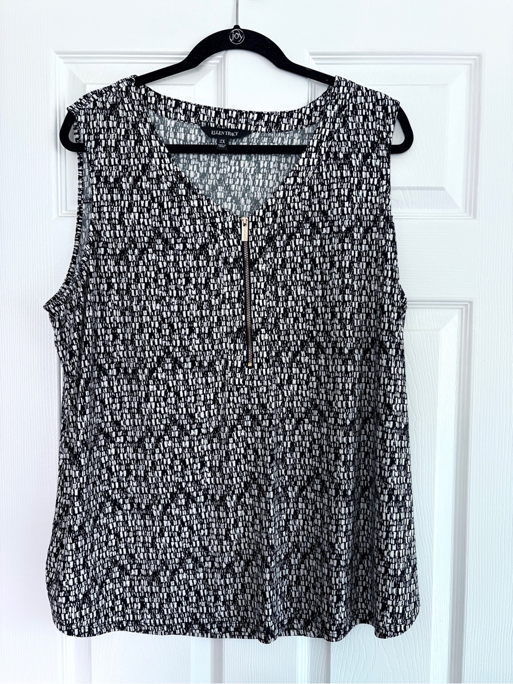 Ellen Tracy sleeveless zippered top